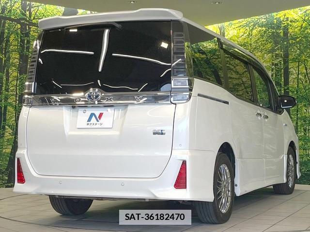Toyota VOXY 2019-01 7818549-17