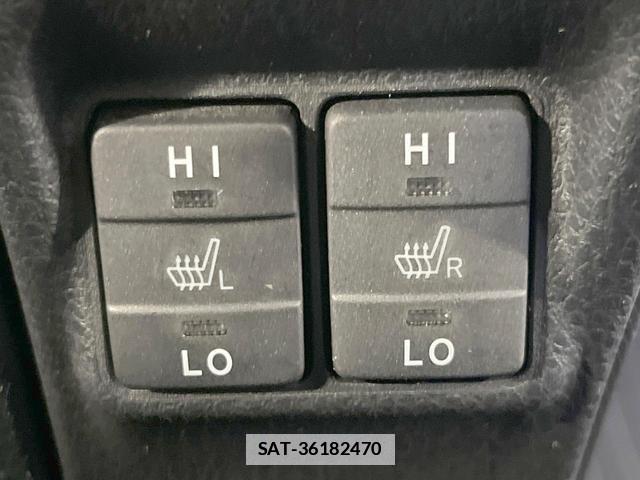 Toyota VOXY 2019-01 7818549-6