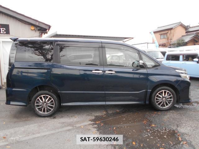 Toyota VOXY 2014-12 7818577-1