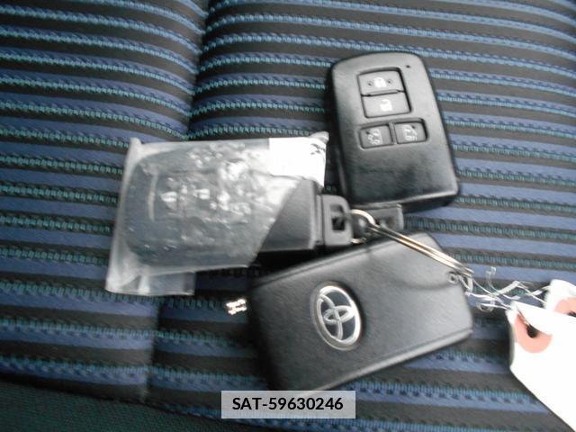 Toyota VOXY 2014-12 7818577-11