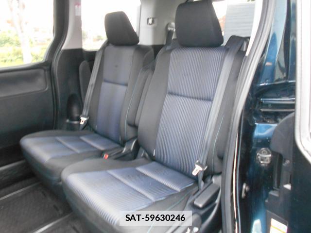 Toyota VOXY 2014-12 7818577-3