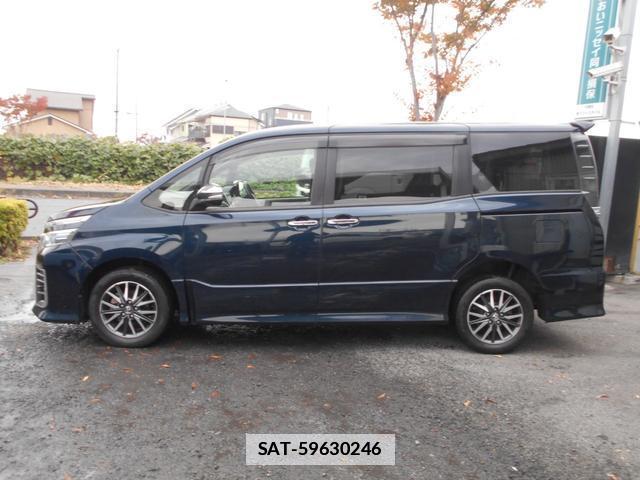 Toyota VOXY 2014-12 7818577-5