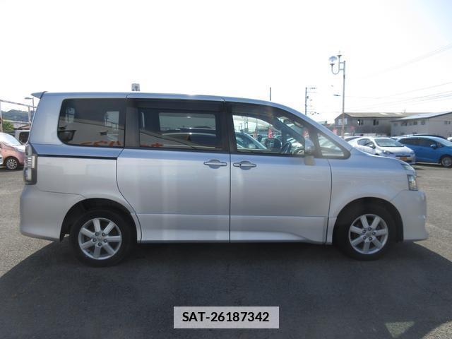Toyota VOXY 2007-08 7818857-10
