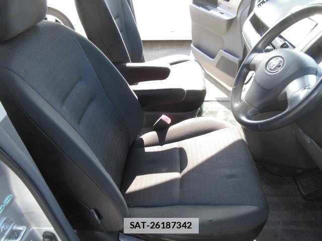 Toyota VOXY 2007-08 7818857-15