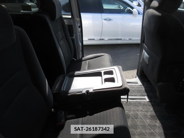 Toyota VOXY 2007-08 7818857-17