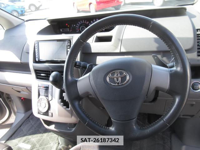 Toyota VOXY 2007-08 7818857-2