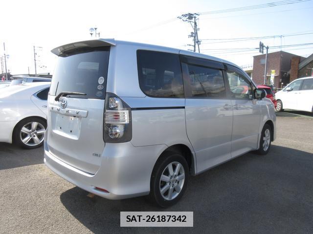 Toyota VOXY 2007-08 7818857-4
