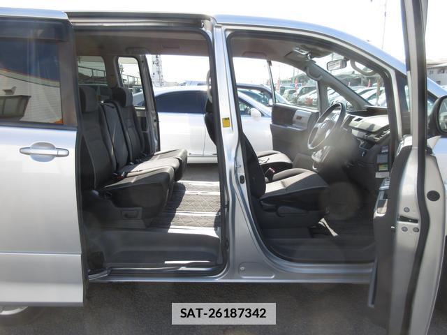 Toyota VOXY 2007-08 7818857-5