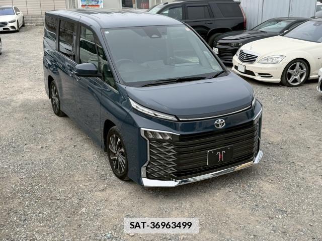 Toyota VOXY 2022-01 7818884-1