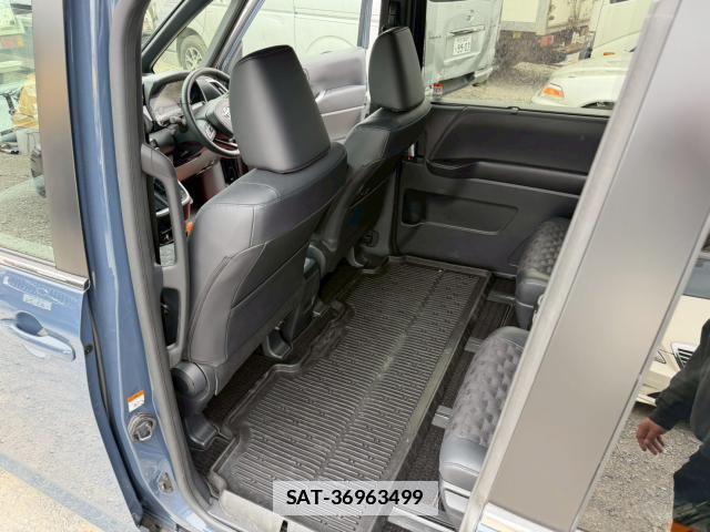 Toyota VOXY 2022-01 7818884-13