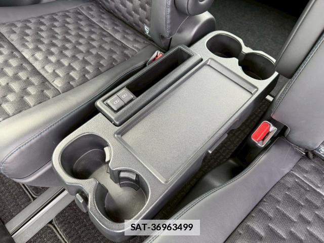 Toyota VOXY 2022-01 7818884-15