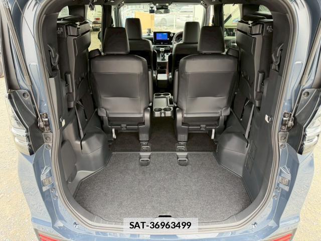 Toyota VOXY 2022-01 7818884-17