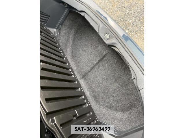 Toyota VOXY 2022-01 7818884-18