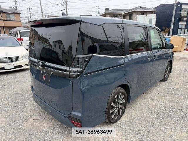 Toyota VOXY 2022-01 7818884-2