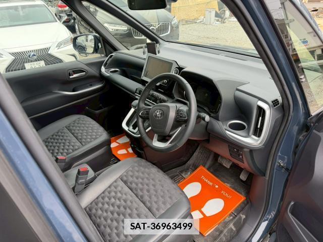Toyota VOXY 2022-01 7818884-4