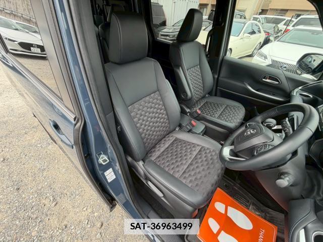 Toyota VOXY 2022-01 7818884-5