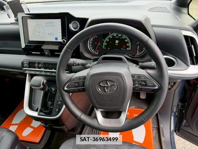 Toyota VOXY 2022-01 7818884-8