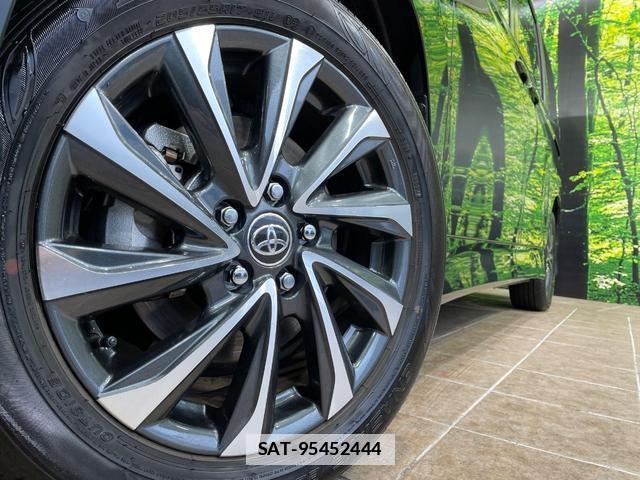 Toyota VOXY 2024-05 7819353-13