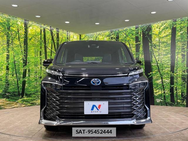 Toyota VOXY 2024-05 7819353-14