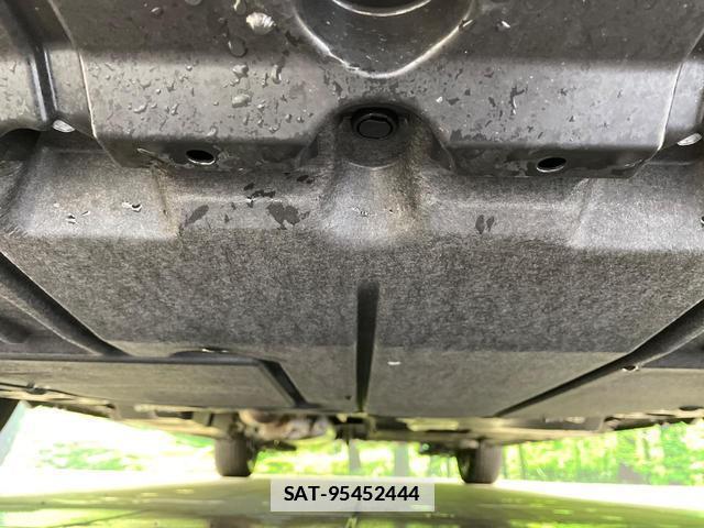 Toyota VOXY 2024-05 7819353-18