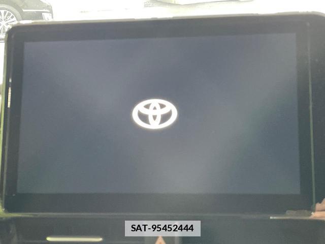 Toyota VOXY 2024-05 7819353-3