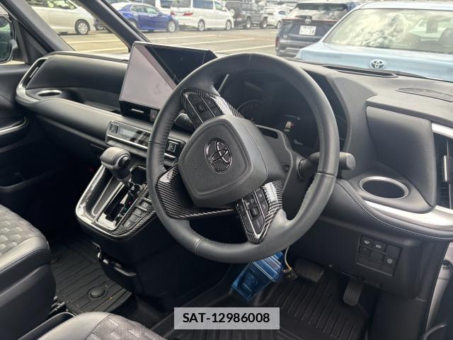 Toyota VOXY 2024-03 7819396-2