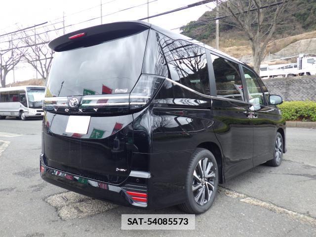 Toyota VOXY 2026-02 7819557-1