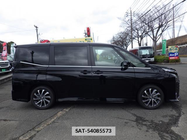 Toyota VOXY 2026-02 7819557-4