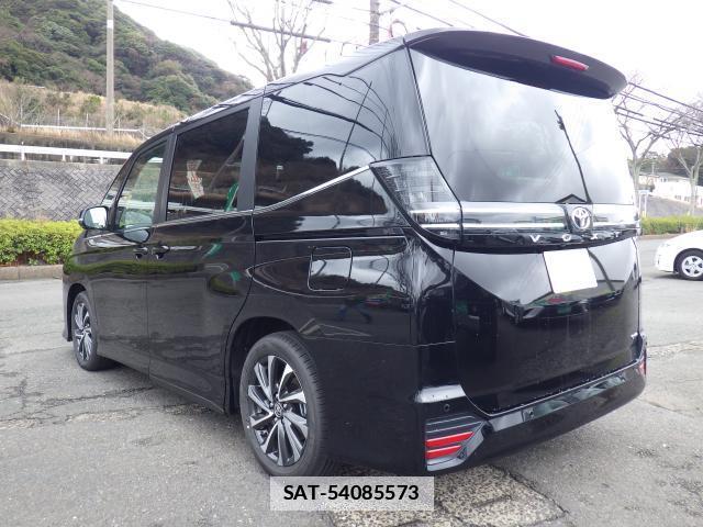Toyota VOXY 2026-02 7819557-6