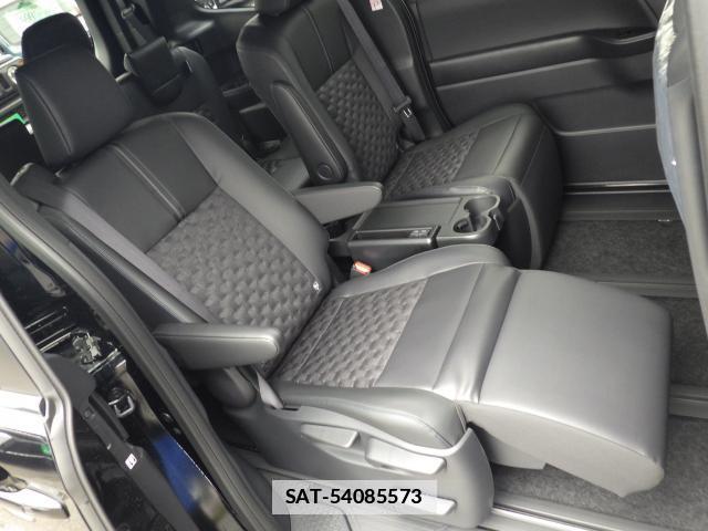 Toyota VOXY 2026-02 7819557-9