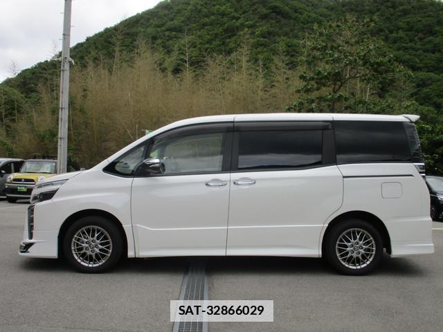Toyota VOXY 2020-12 7819621-4