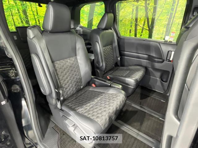 Toyota VOXY 2023-07 7819843-10