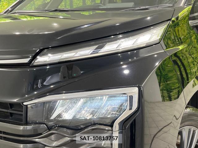 Toyota VOXY 2023-07 7819843-13