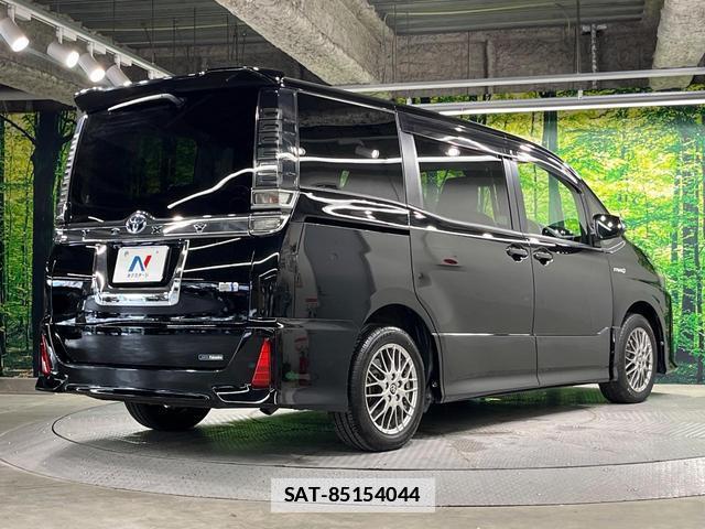 Toyota VOXY 2017-07 7819935-17