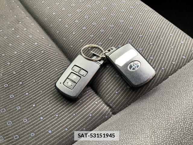 Toyota VOXY 2017-04 7820100-11