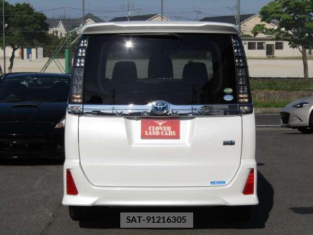 Toyota VOXY 2016-02 7820109-17