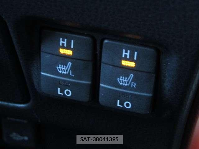 Toyota VOXY 2017-07 7820120-11