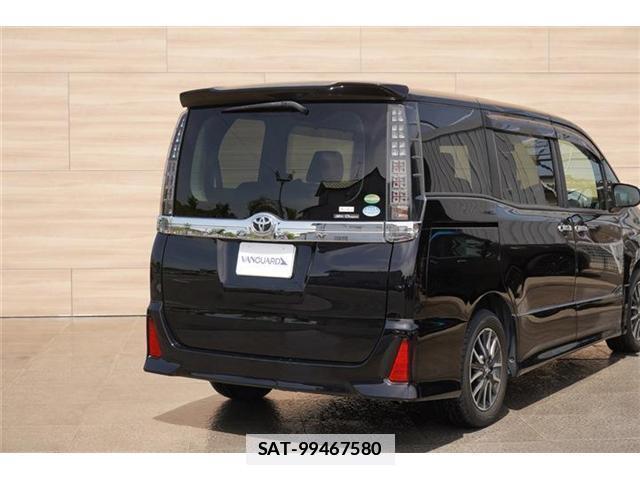 Toyota VOXY 2016-03 7820360-1