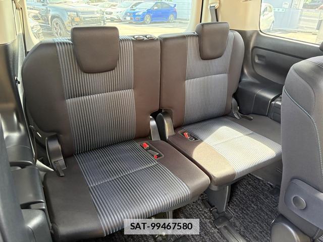 Toyota VOXY 2016-03 7820360-14