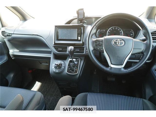 Toyota VOXY 2016-03 7820360-18