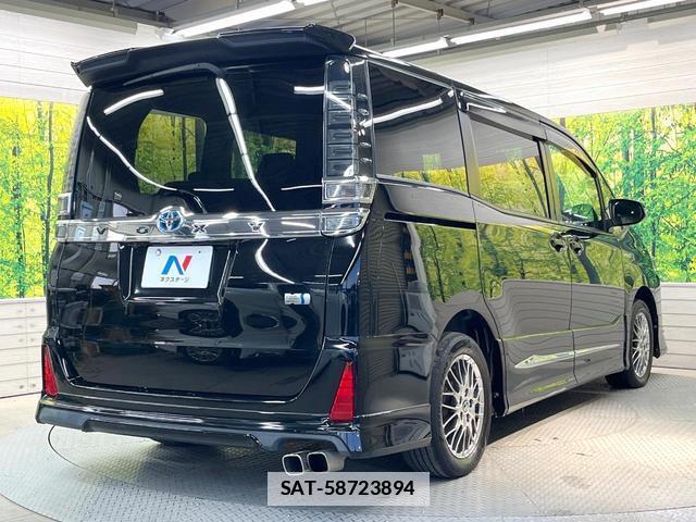 Toyota VOXY 2017-10 7820479-17