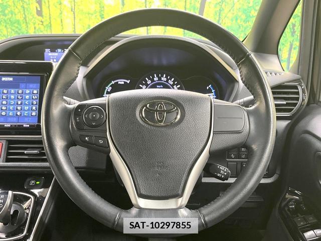 Toyota VOXY 2018 7820537-10