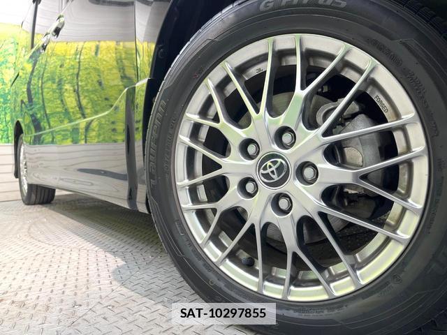 Toyota VOXY 2018 7820537-12