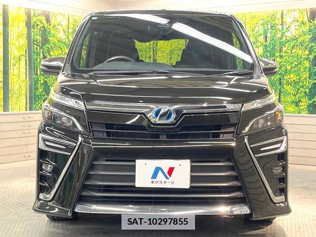 Toyota VOXY 2018 7820537-14