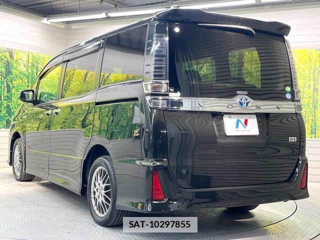 Toyota VOXY 2018 7820537-17