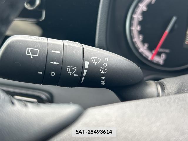 Toyota VOXY 2024-04 7820564-11