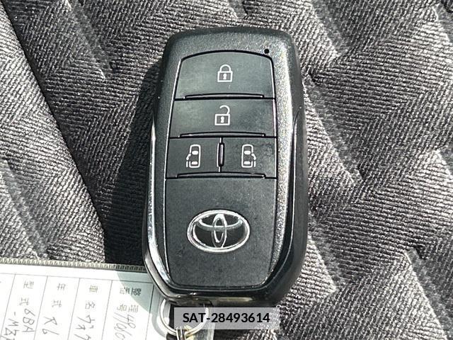 Toyota VOXY 2024-04 7820564-12