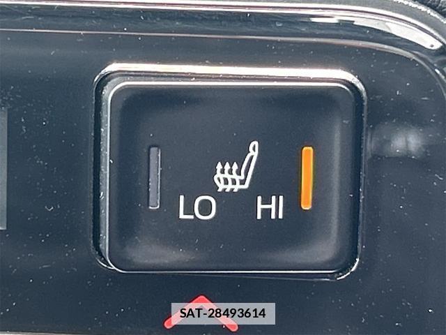 Toyota VOXY 2024-04 7820564-14