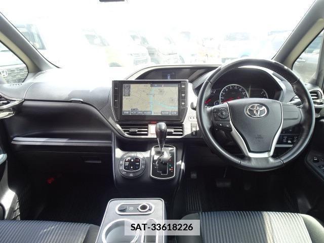 Toyota VOXY 2016-06 7820621-1