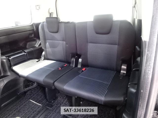 Toyota VOXY 2016-06 7820621-13
